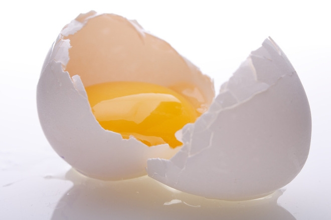 Trứng gà sống có thể gây hại cho con người