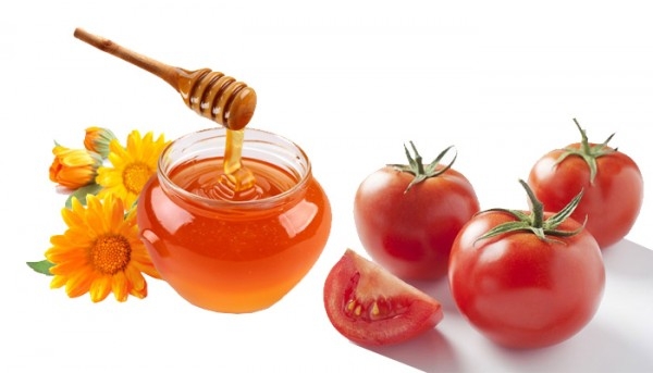 Sự kết hợp giữa cà chua và mật ong giúp hạn chế mụn và sẹo vô cùng hiệu quả.