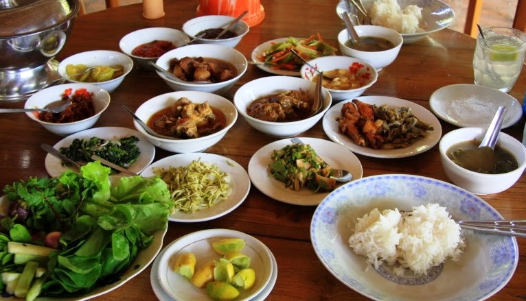 Ẩm thực ở Myanmar không quá đặc sắc nhưng cũng không khó ăn