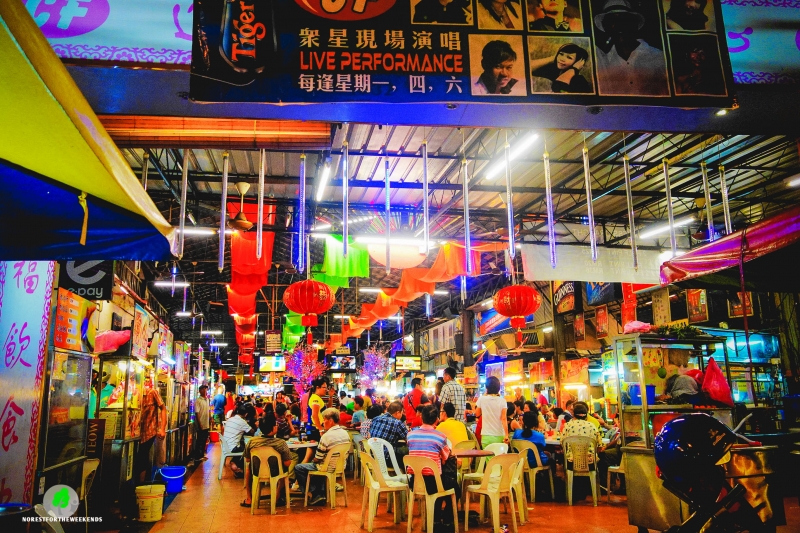 Các quầy hàng sặc sỡ sắc màu, đa dạng chủng loại phản ánh rõ nét sự pha trộn trong nét văn hóa đặc trưng của Malaysia, giữa ẩm thực Malay và Ấn Độ.