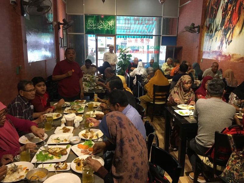 Đoàn Hồi giáo dùng bữa trưa tại Nan N Kabab Đà Nẵng