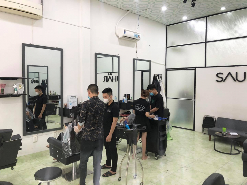 Không gian bên trong Sáu Hair Salon