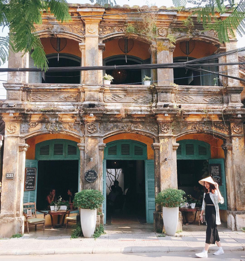 The Hill Station Hoi An là một ngôi nhà cổ với những bức tường rêu phong cổ kính, trầm mặc