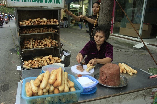 Bà Già - Bánh mì cay chính hiệu, địa chỉ mua bánh mì cay ngon nhất Hải Phòng