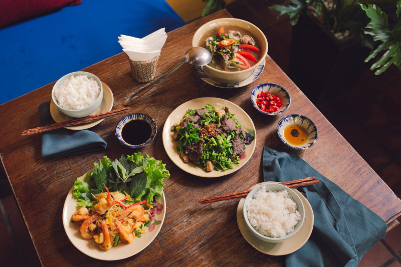 Đến với Quán Bụi, thực khách có thể tìm thấy những món ăn chính gốc miền Bắc